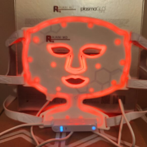 RajaniMD PlasmaGLO LED Mask - Picture 7 of 10